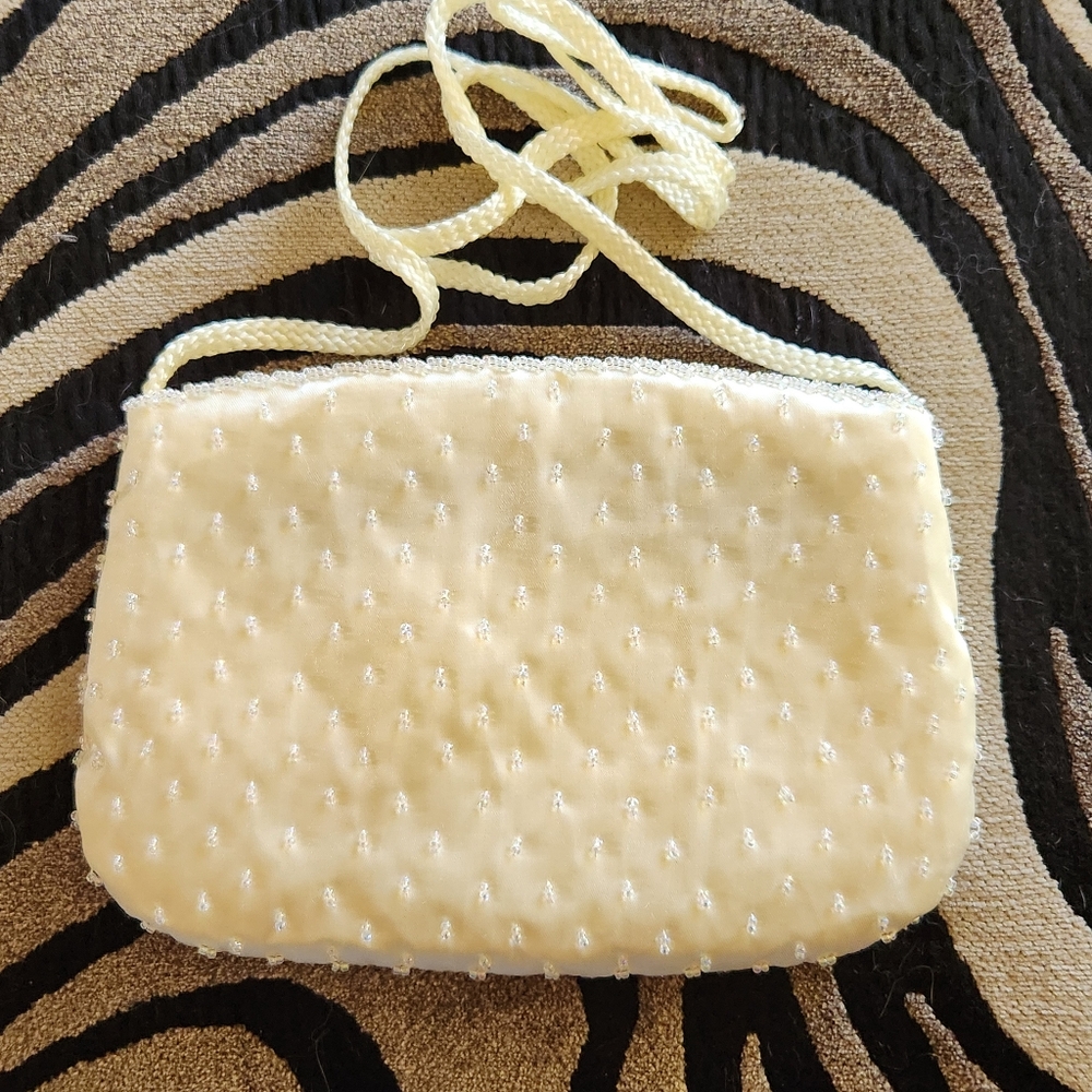 Elegant Beaded Clutch - Picture 4 of 7